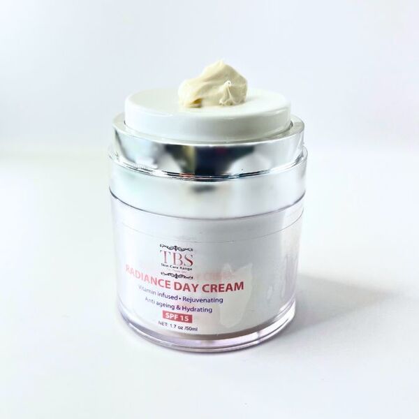 Tbs Radiance Day Cream Spf15 100Ml