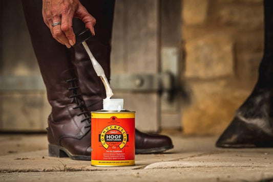Carr & Day & Martin Cornucrescine Daily Hoof Moisturiser 500ml : Amazon.co.uk: Pet Supplies