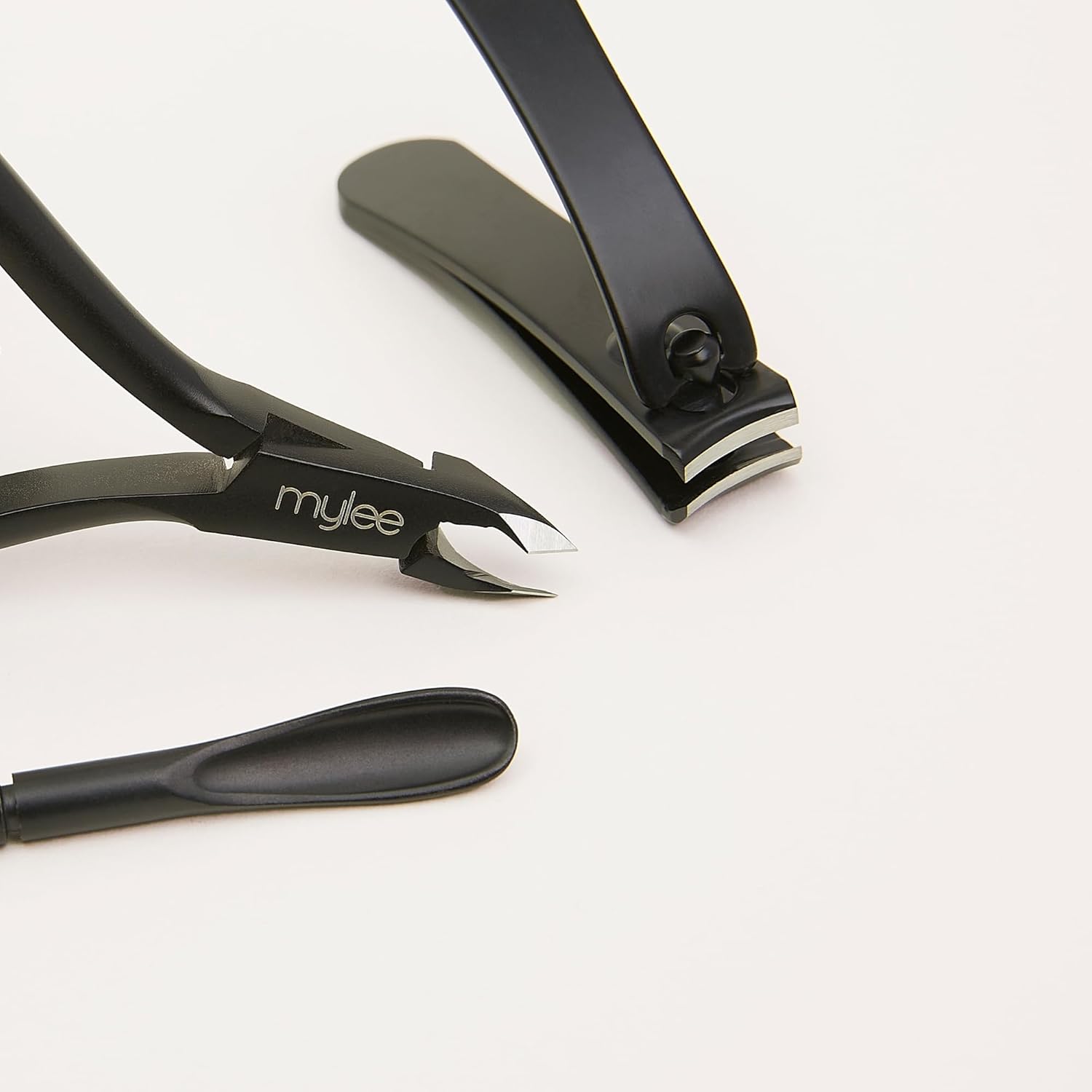 Mylee Manicare Kit – Three Professional, Sleek, Matte Black, Stainless Steel, Salon-Quality Nail Tools In One Stylish Case – Includes Cuticle Nippers, Small Nail Clipper & Dual-Ended Cuticle Pusher : Amazon.co.uk: Beauty