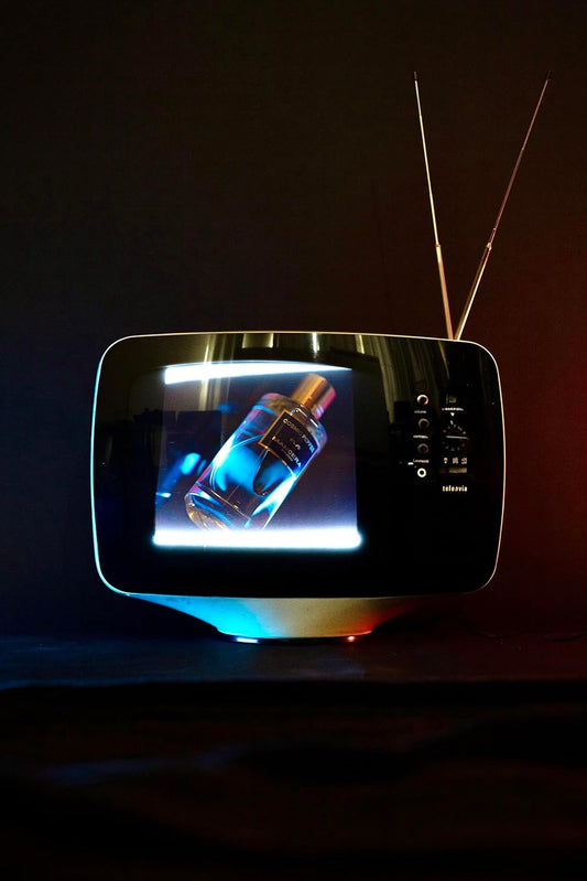 Cosmic Pepper Is A World In Motion, Expanding At The Speed Of Light To Span The Distance Between Spicy Heat And Amber Roundness. It'S A Bright And Deep Fragrance, Spicy And Sharped Like A Solar Disc In Total Eclipse From The Sparkle Of Citrus. Fresh And Extremely Sensual, Cosmic Pepper Expand Your Horizons, Feel Your Spirit Soar Up To The Stars, While Your Feet Stay On Terra Firma,Head Notes: Pink & Black Pepper, Fizzy Combination Of Lemon & Tangerine, Wild Sage