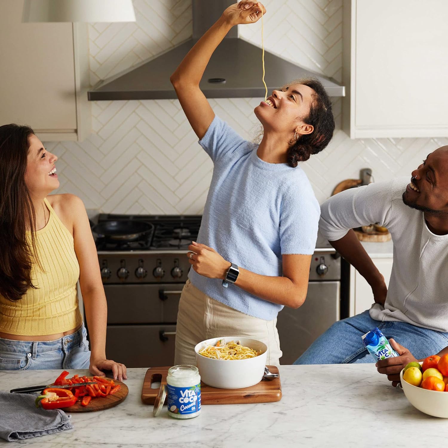 Vita Coco Organic Coconut Oil, Extra Virgin, Cold Pressed, Keto, Gluten Free, Use as Cooking Oil, Skin Moisturiser or Hair Shampoo, 500 ml (Pack of 1) : Amazon.co.uk: Grocery