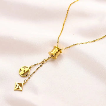 18K Gold Small Tassel Pendant Necklace β High-End Short Necklace with Four-Leaf Flower, Fashionable & Elegant