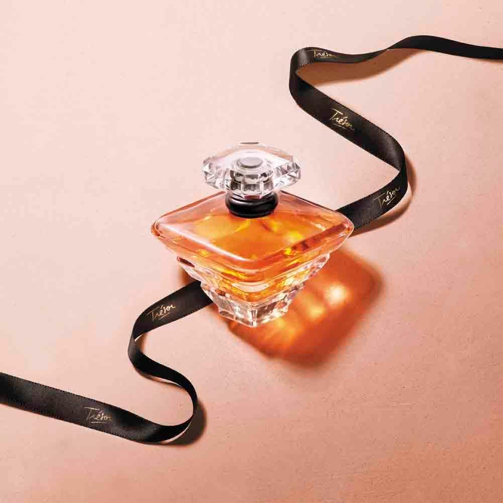 Lancôme Trésor Eau de Parfum – Elegant & Romantic Women’s Fragrance with Rose, Lilac, Peach & Apricot Blossom Notes, Long-Lasting Scent (50 ml) : Amazon.co.uk: Beauty