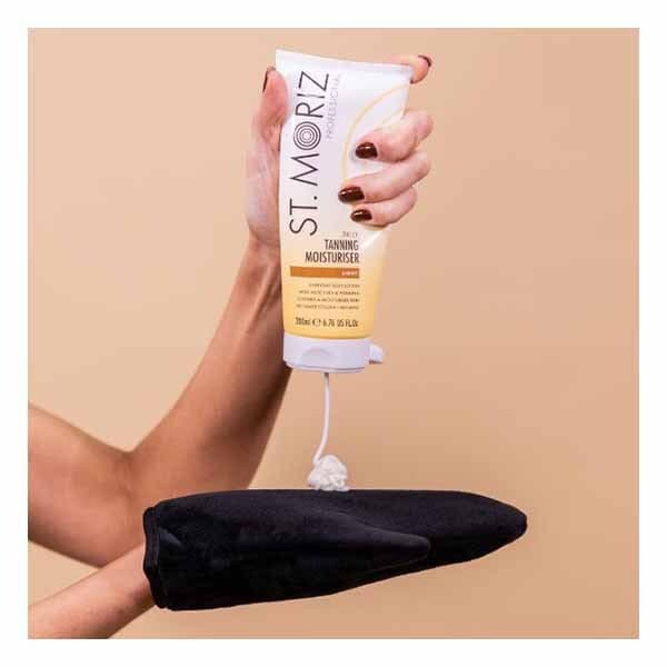 St. Moriz Professional Golden Glow Moisturiser 200Ml