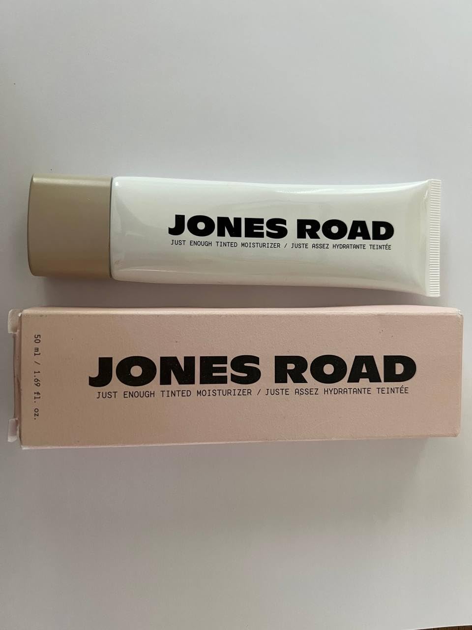 Jones Road Just Enough Tinted Moisturizer - Porcelain