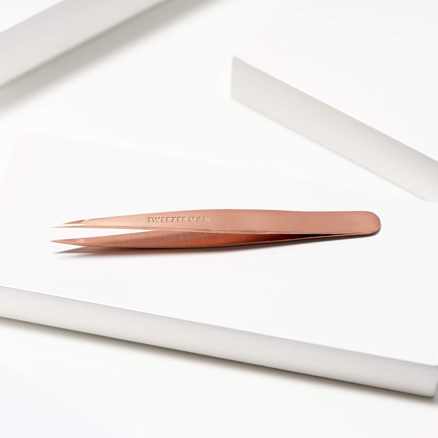 Tweezerman Rose Gold Point Tweezer - Amazon Exclusive Pointed Tweezer Ideal for Facial Hair Removal, Ingrown Hair, Eyebrow & Eyelash Tweezers and Splinter Removal : Amazon.co.uk: Health & Personal Care