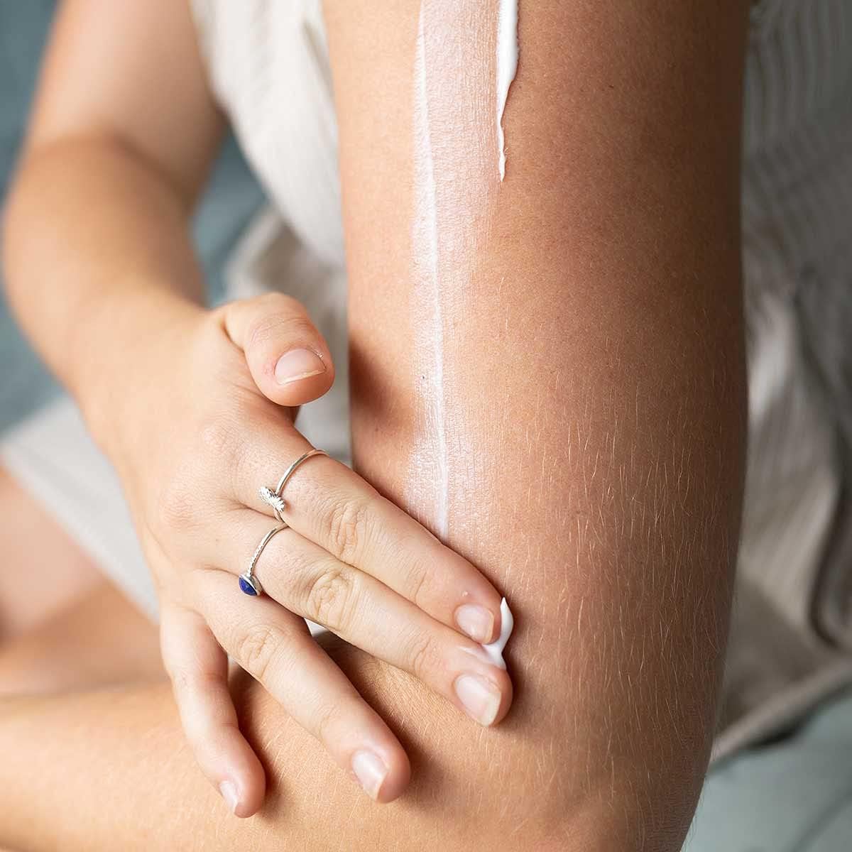 MooGoo Soothing MSM Moisturiser - Calming Face & Body Moisturiser for Sensitive, Red or Sunburnt, Irritated Skin Including Eczema, Psoriasis & Rosacea 200g / 7oz. : Amazon.co.uk: Beauty