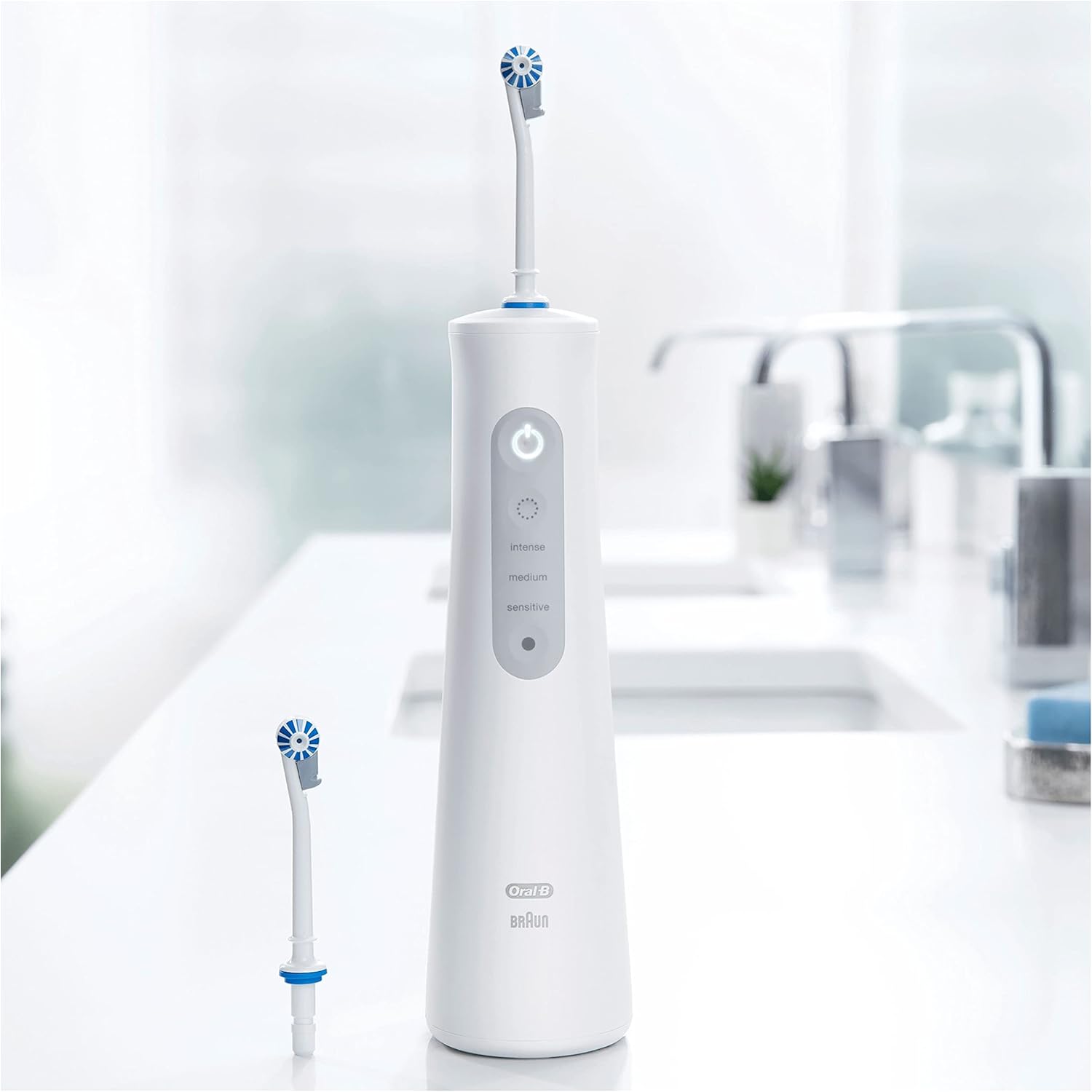 Oral-B Aquacare 6 Pro-Expert Water Flosser, Plaque Remover For Teeth Featuring Oxyjet Technology, Oral Irrigator With 6 Cleaning Modes, 2 Pin UK Plug : Amazon.co.uk: Health & Personal Care