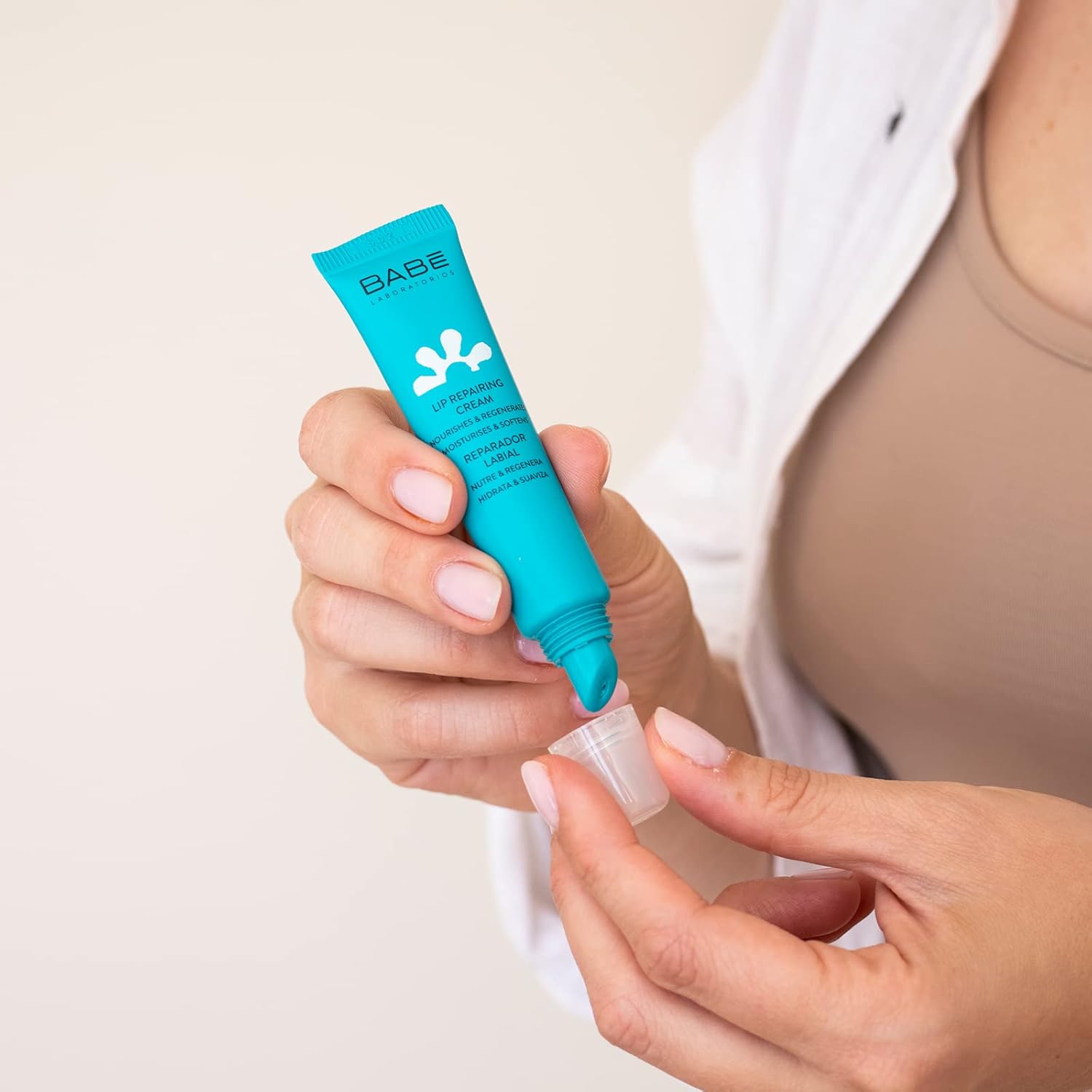 Laboratories Babé - Lip 15Ml, Lip Protector, Regenerator, Immediate Moisturizing Action, Very Dry Lips, Total, With Nourishing Vegetable Oils, Transparent