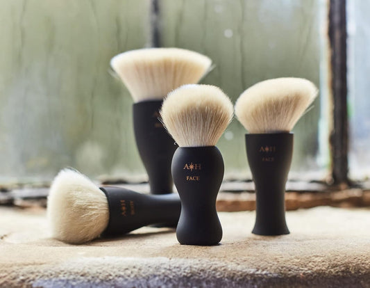 Amanda Harrington London The Face Buffer Brush