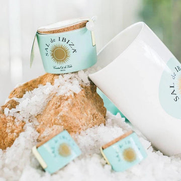 Sal De Ibiza. Fleur De Sel With Black Garlic In Ceramic Jar With Spoon. Mar Blau Limited Edition. Bio. 140G (4.94Oz)