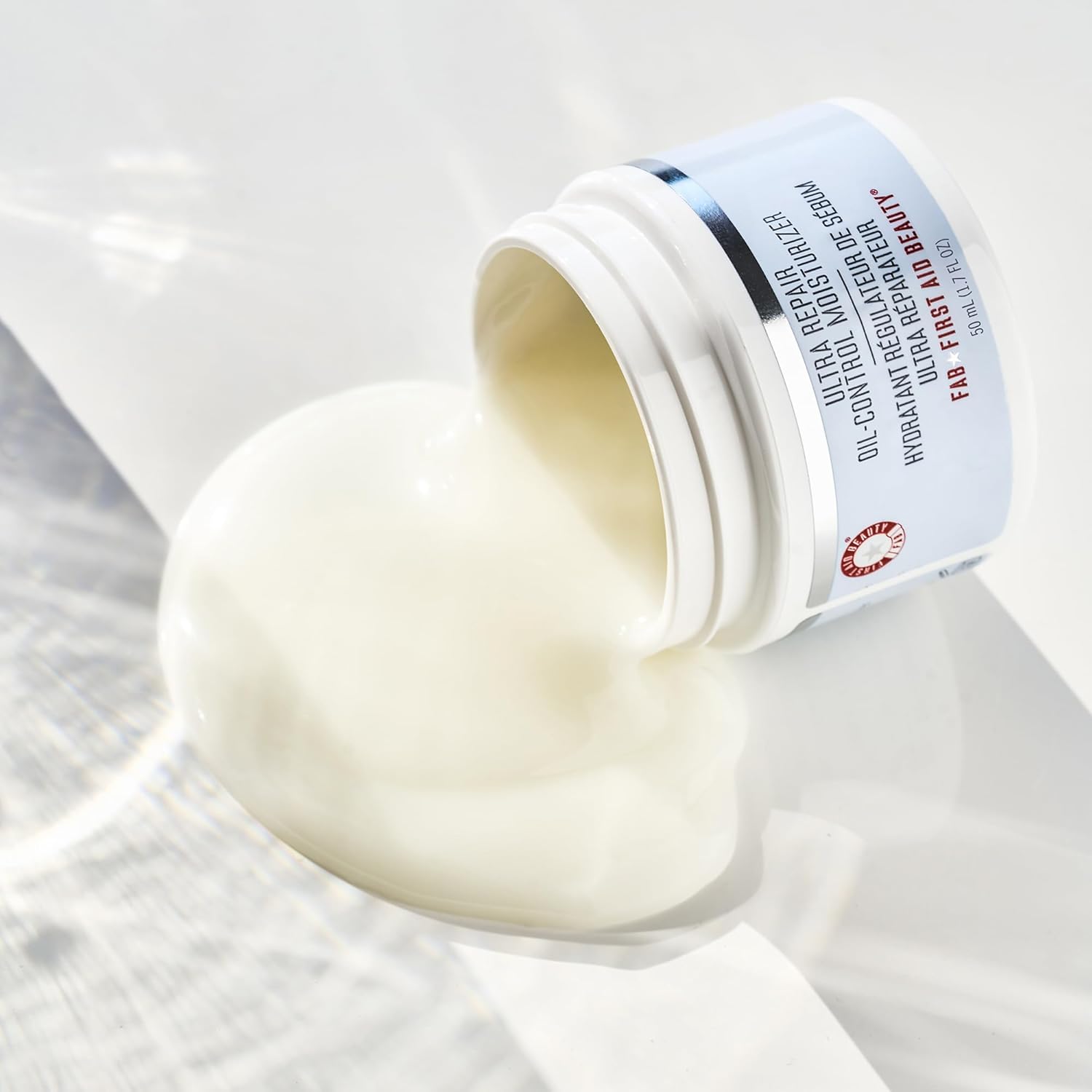 First Aid Beauty - Ultra Repair Oil-Control Moisturizer, Weightless Hydrating Mattifying Cream, Helps Minimize Pores For All Day Shine-Free Skin, Alcohol & Oil Free, Safe For Sensitive Skin, 1.7 Oz : Beauty & Personal Care