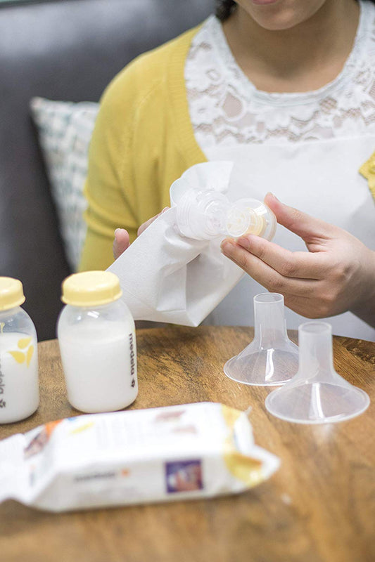 Medela Quick Clean Breast Pump And Accessory Wipes, 72 Wipes In A Resealable Pack, Convenient Portable Cleaning, Hygienic Wipes Safe For Cleaning High Chairs, Tables, Cribs And Countertops