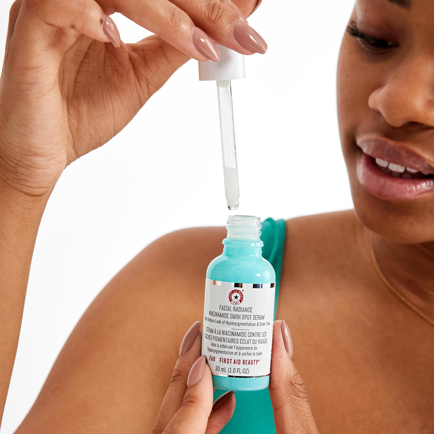 First Aid Beauty Facial Radiance Niacinamide Dark Spot Serum – Evens Skin Tone + Diminishes Dark Spots – Non-Irritating Hyperpigmentation Treatment – 1.0 fl oz : Beauty & Personal Care