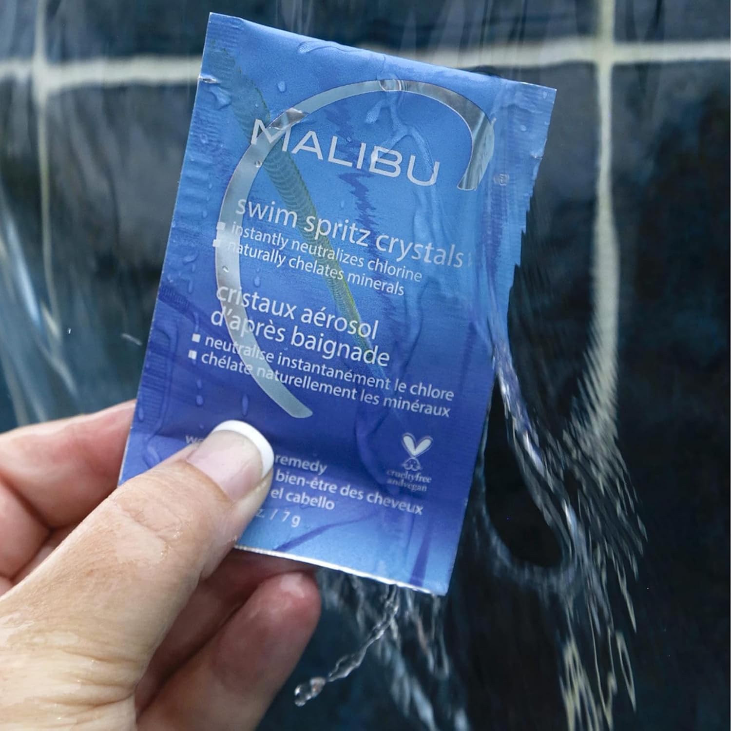 Malibu C Swim Spritz Crystals (1 Packet) - Contains Vitamin C to Eliminate Chlorine from Skin & Hair Post Swim - Non-Irritating Chlorine Neutralizer for Hair + Skin : Everything Else