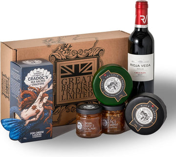 Great British Trading - Cheese, Crackers, Chutney And Wine Gift Hamper With Snowdonia Black Bomber And Green Thunder, Cradocs Sea Salted Crackers, Snowdonia Chutney And Rioja Red Wine