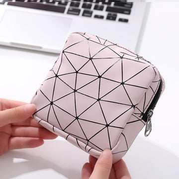 Sanitary Napkin Storage Bag Menstrual Cup Pouch Period Bag for Teen Girls Portable Menstrual Pad Sanitary Napkin Storage Tampons Holder for Purse