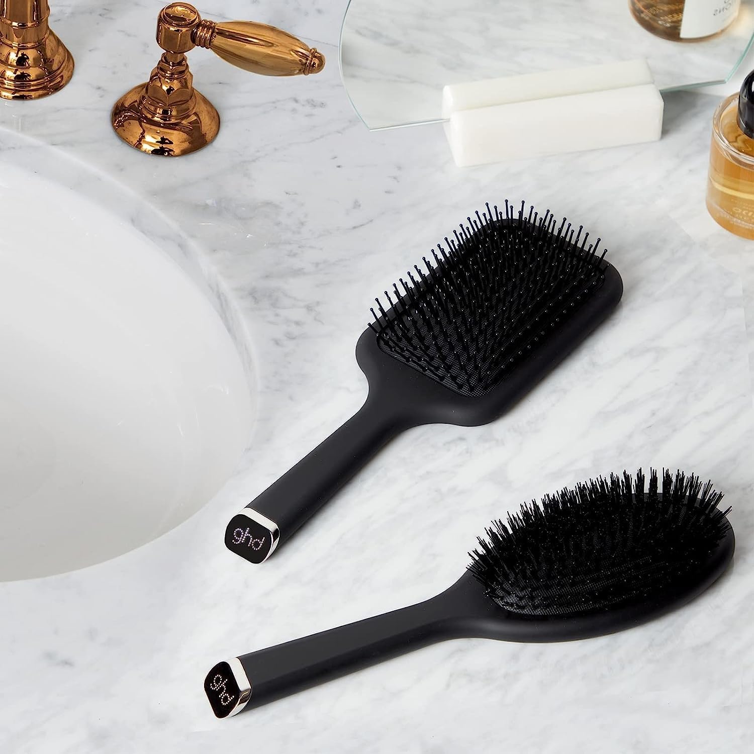 ghd Mini Paddle Brush Hair Brush, Travel-sized Brush, Handbag Brush, Detangle and Tame Static While on the Move : Amazon.co.uk: Beauty