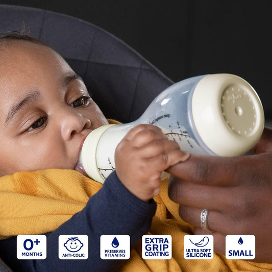 Difrax Baby Bottle Set 0-6 Months - Baby Newborn Drinking Bottle - Anti Colic - Good Acceptance - 2 X 170 Ml - 2 X 250 Ml - 1 X Dummy 0-6 Months - 1 X Glow In The Dark Dummy - White - 6 Pieces