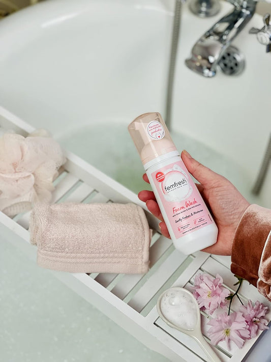 Femfresh Moisturisation & Comfort Daily Intimate Foam Wash – Gentle Feminine Hygiene Shower Foam With Shea Butter & Oat Milk Extracts – Ph Balanced, Soap Free – 150Ml