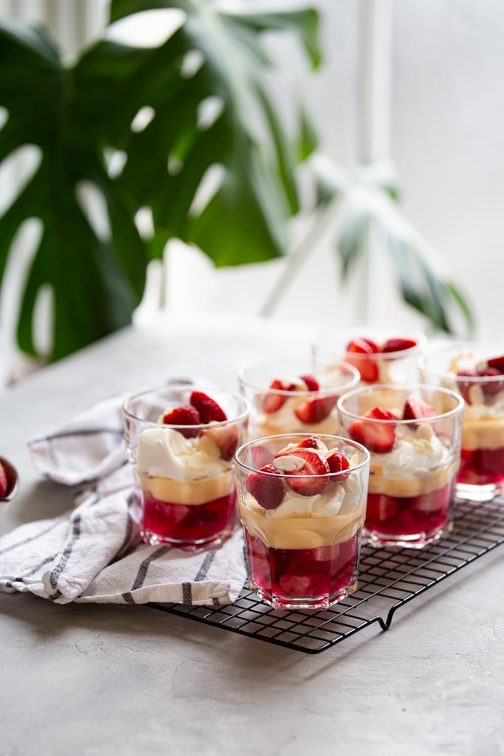 Just Wholefoods Vegan Jelly 12 X 85G | Gluten Free, Quick Set, Gelatine Free | Free From Artificial Colours And Flavouring | Makes 12 Pints Of Jelly (Strawberry)