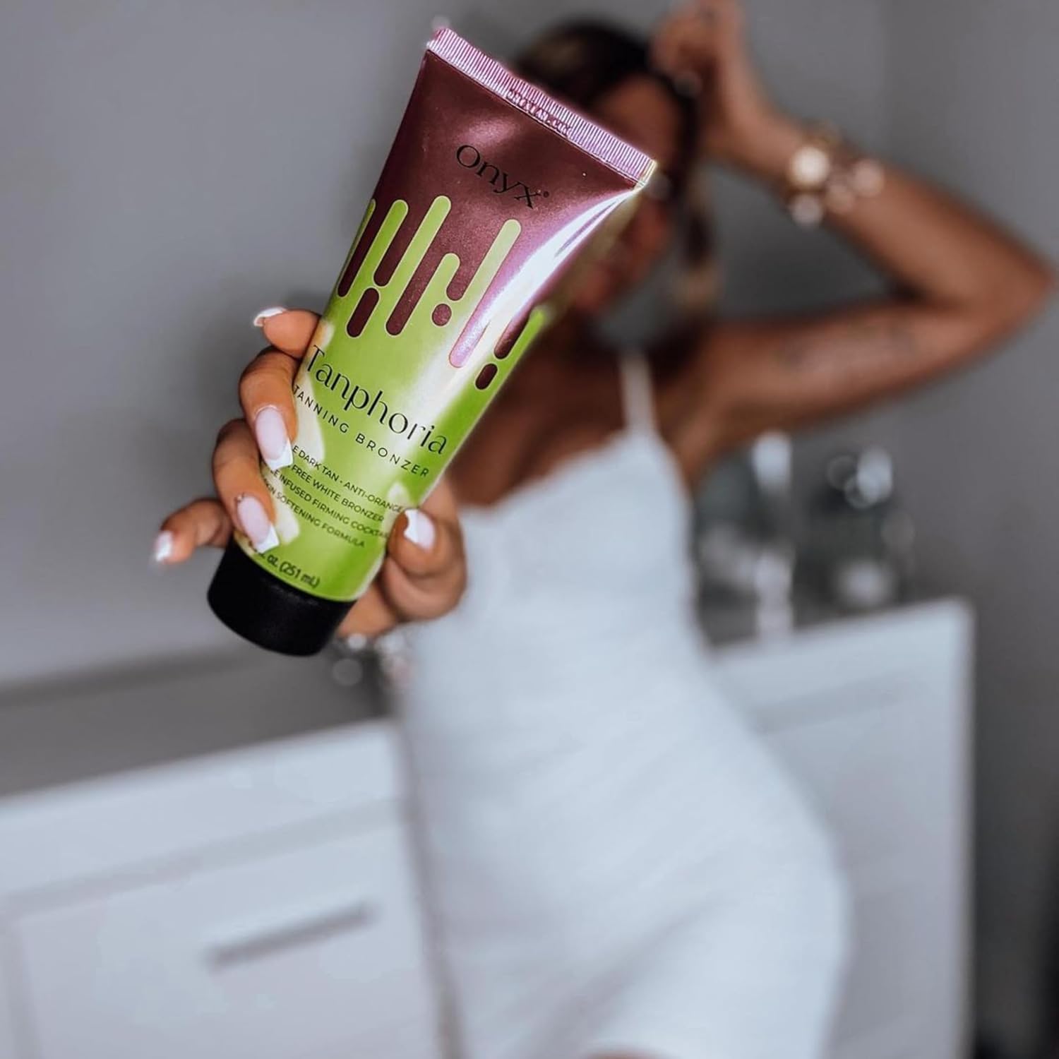 Onyx Tanphoria Sunbed Cream with Bronzer | Tanning Accelerator for Dark Tan | Indoor & Outdoor Sunbed Lotion | Gradual Bronzing for Deep Golden Results | Streak-Free & Long-Lasting Tanning Formula : Amazon.co.uk: Beauty