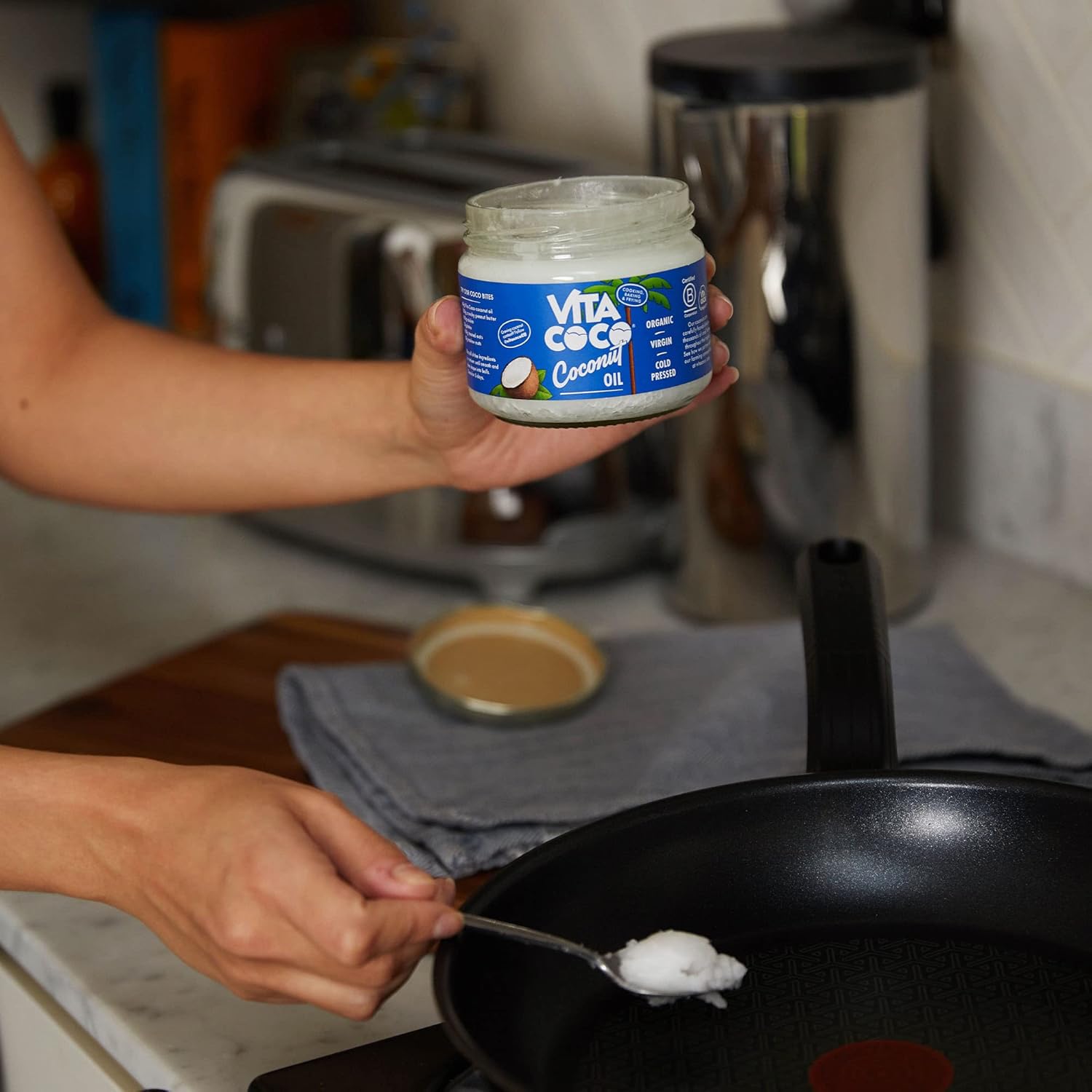 Vita Coco Organic Coconut Oil 250 ml, Extra Virgin, Gluten Free, Use as Cooking Oil, Skin Moisturiser or Hair Shampoo : Amazon.co.uk: Grocery