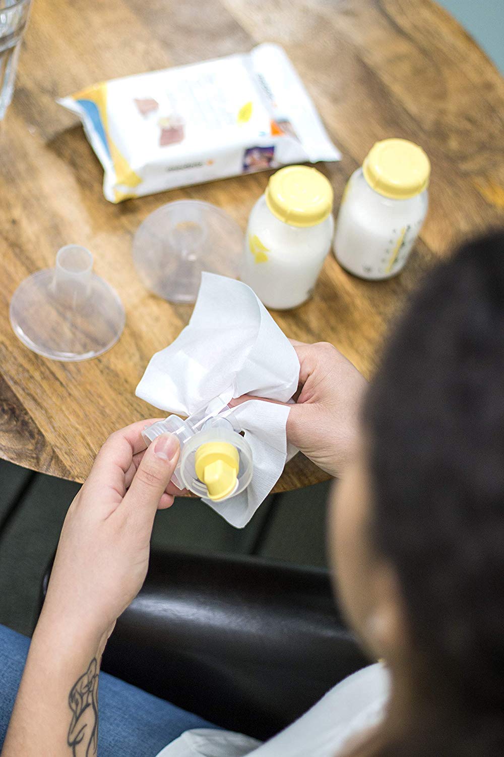 Medela Quick Clean Breast Pump And Accessory Wipes, 72 Wipes In A Resealable Pack, Convenient Portable Cleaning, Hygienic Wipes Safe For Cleaning High Chairs, Tables, Cribs And Countertops