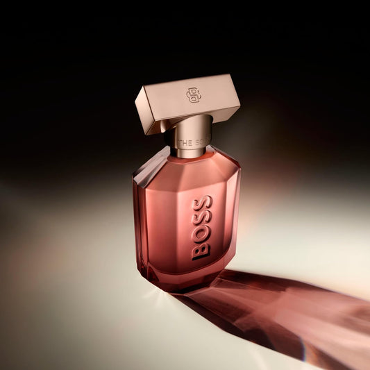 BOSS The Scent - Le Parfum for Her - Ambery Fragrance with Notes of Pink Peppercorn, Orange Blossom and Vetiver Akigalawood - High Longevity - 50ml : Amazon.co.uk: Beauty