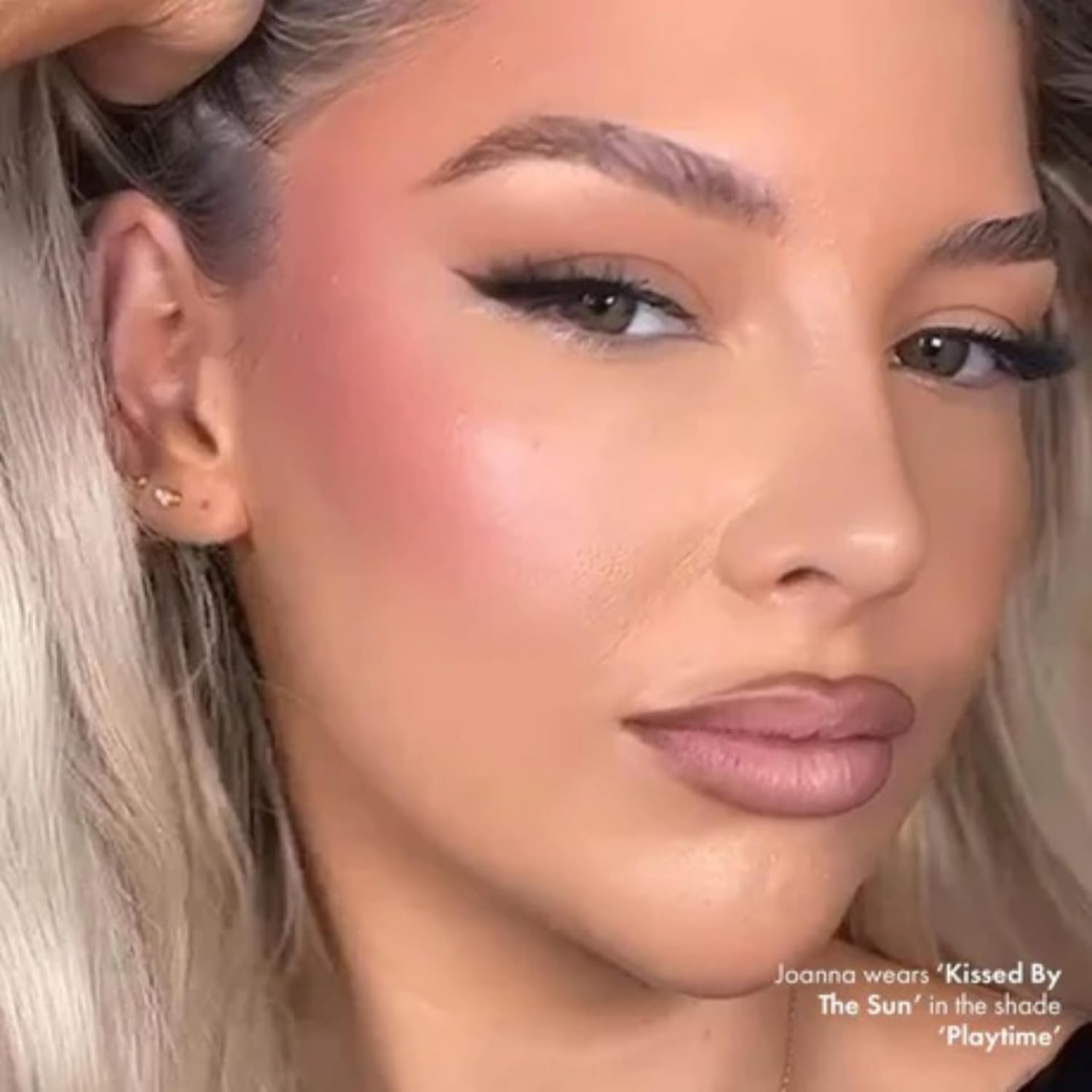Iconic London Kissed By The Sun Multi-Use Cheek Glow Illuminator | Highlighter Makeup, Blush, Play Time, 5 G (Pack Of 1)