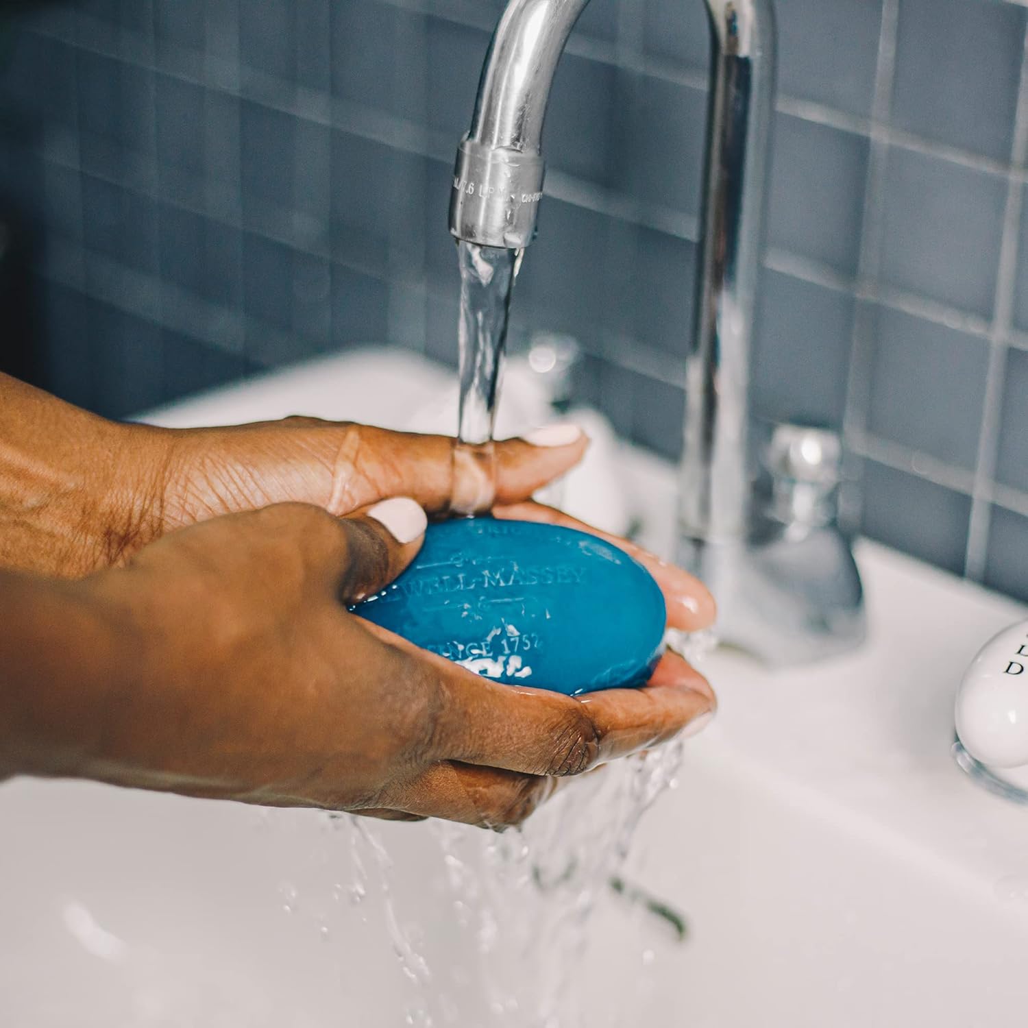 Caswell-Massey Newport Men’S Bar Soap, Sophisticated Marine Scent, Moisturizing Natural Body Wash For Bath, Face & Hands, Triple-Milled With Essential Oils, Plant-Based & Cruelty-Free, 5.8 Oz : Beauty & Personal Care