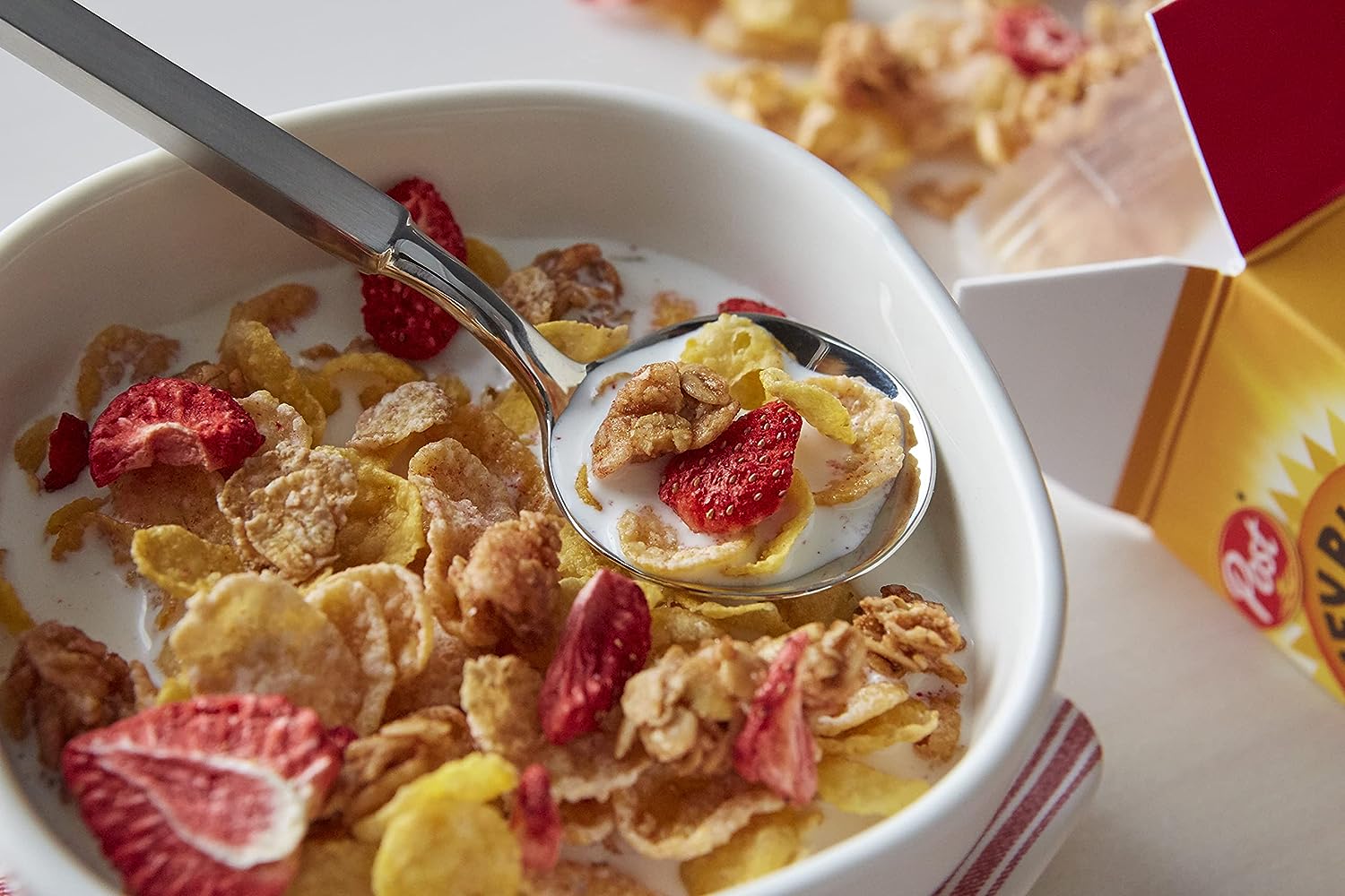 Honey Bunches of Oats with Strawberries Breakfast Cereal, Strawberry Cereal with Oats and Granola Clusters, 11 OZ Box