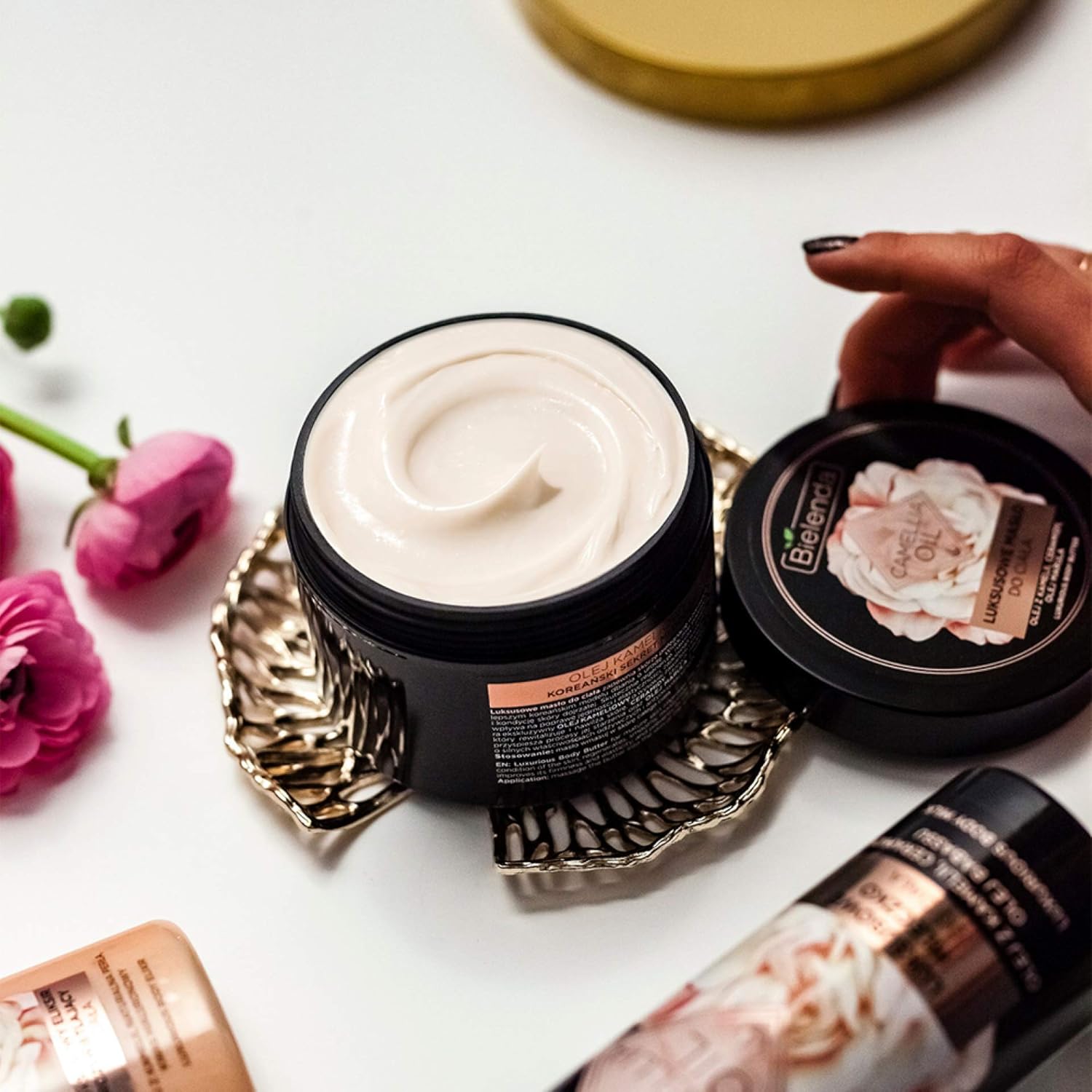 Bielenda Camellia Oil - Intensively Moisturizes, Supports Nourishment And Regeneration, Retains Moisture In The Skin - Camellia Oil Luxurious Antiwrinkle Face Cream 40+ Day/Night - 50 ml : Amazon.co.uk: Beauty