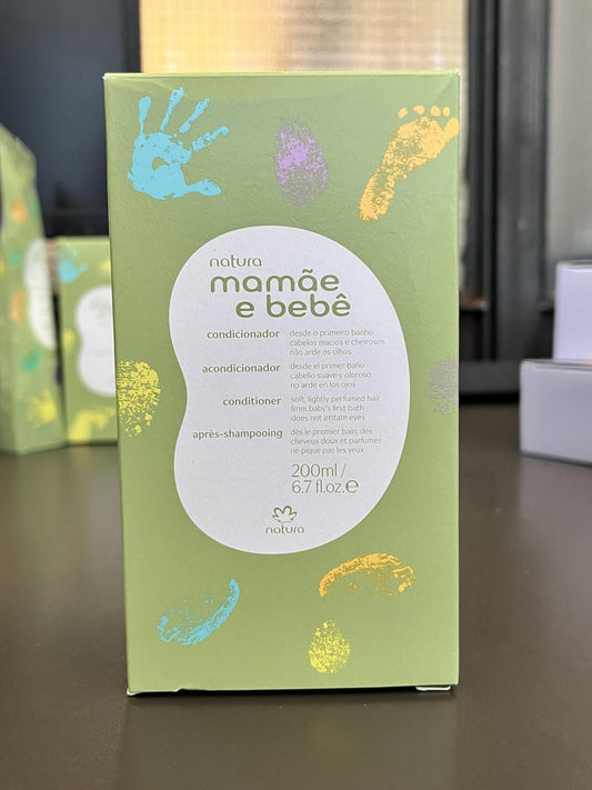 Natura - Mamãe E Bebê Baby Conditioner - Untangle & Soften Baby Hair - 100% Vegan - Self-Preserving Formula - 97% Natural Origin - All Skin Types - Cruelty Free - Baby Essentials - 6.7 Fl Oz (200Ml)