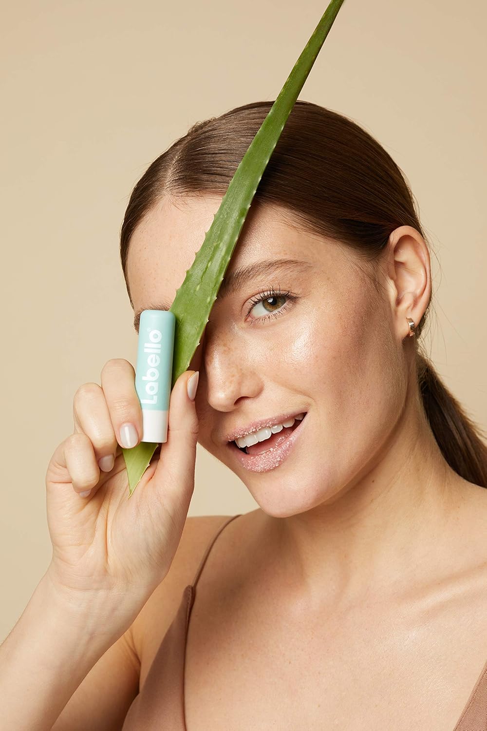 Labello Moisturising Lip Stick (1 X 5 Ml), Lip Exfoliator With Sugar Particles And Nourishing Lip Care With Organic Aloe Vera And Vitamin E