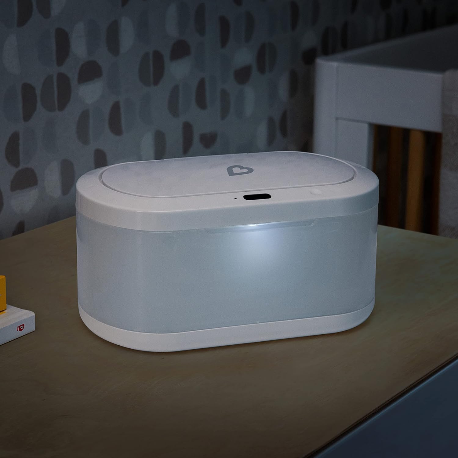Munchkin Touch Free Baby Wipe Warmer With Nightlight & Motion Sensor, White