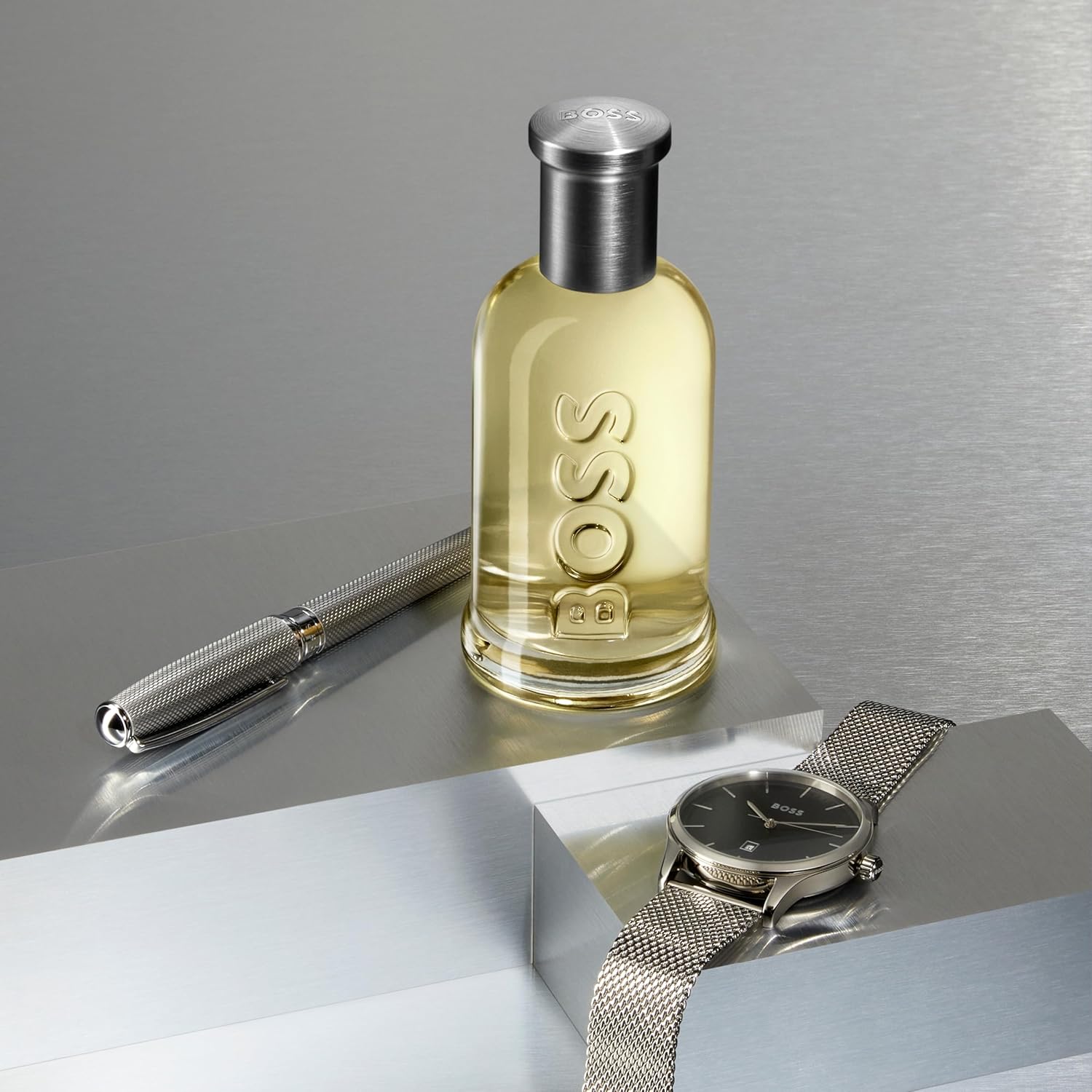 BOSS Bottled - Eau de Toilette for Him - Woody & Fruity Fragrance with Notes of Apple, Cinnamon and Wood - Medium Longevity - 200ml : Amazon.co.uk