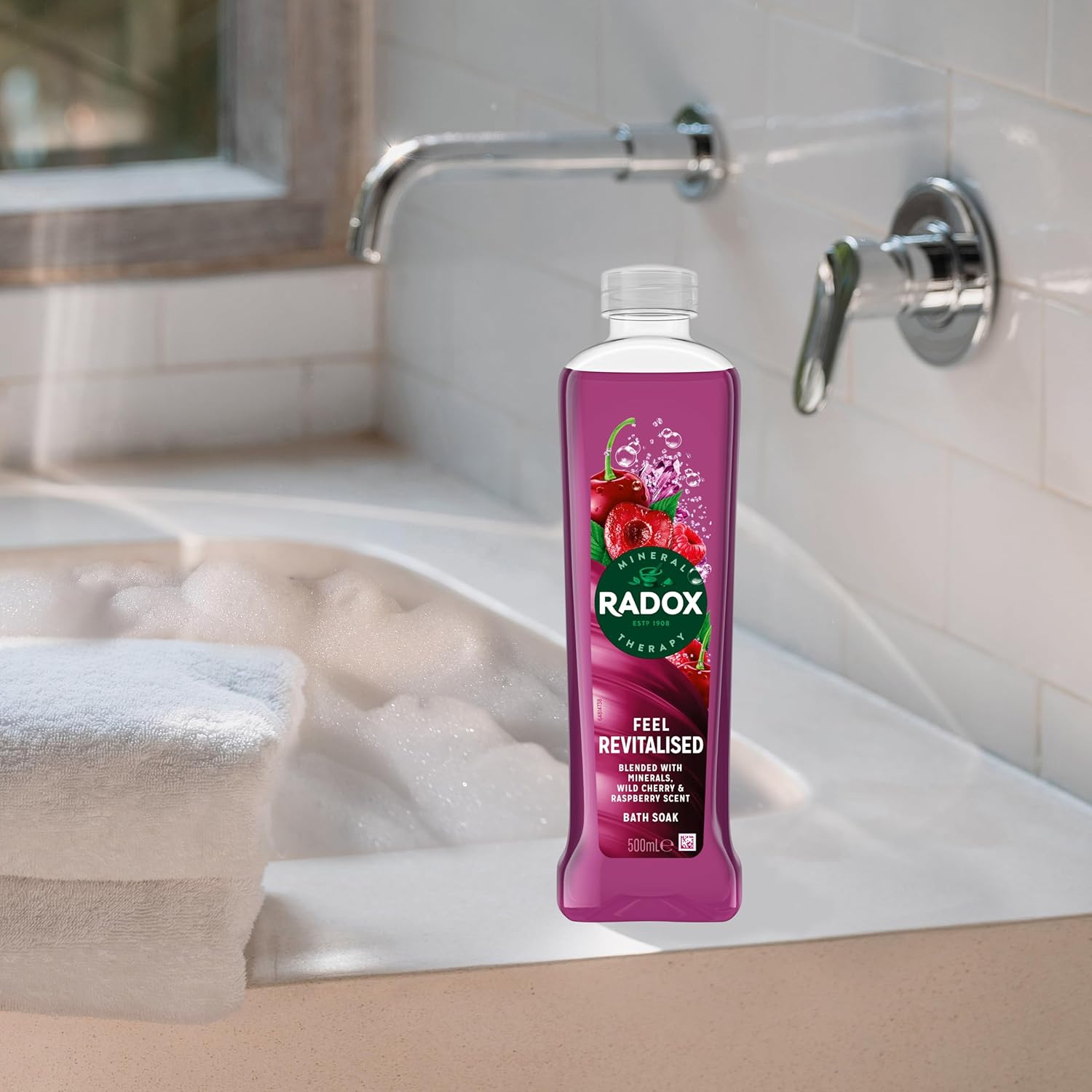 Radox Mineral Therapy Feel Revitalised Bath Soak uniquely blended with minerals, herbs and a wild cherry & raspberry scent for a soothing bubble bath 500 ml : Amazon.co.uk: Beauty