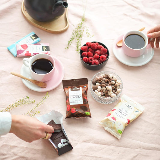 Foodin Organic Raw Chocolate Coated Strawberry 50G – Vegan, No Added Sugar, Gluten-Free, Handcrafted Fruit & Chocolate Snack