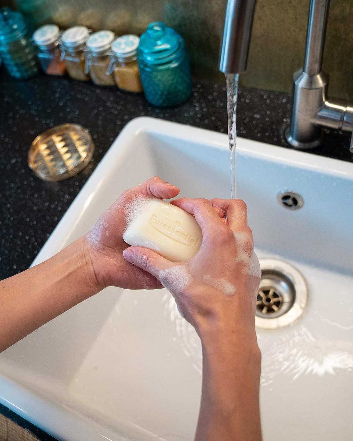 Puressentiel Purifying Extra-Rich Soap Bar 100gr - Face, Hands and Body - Suitable for Dry, Sensitive Skin - Cleanses and Protects - Vegan - 3 Organic Essential Oils : Amazon.co.uk: Beauty