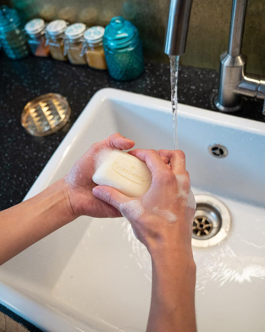 Puressentiel Purifying Extra-Rich Soap Bar 100gr - Face, Hands and Body - Suitable for Dry, Sensitive Skin - Cleanses and Protects - Vegan - 3 Organic Essential Oils : Amazon.co.uk: Beauty