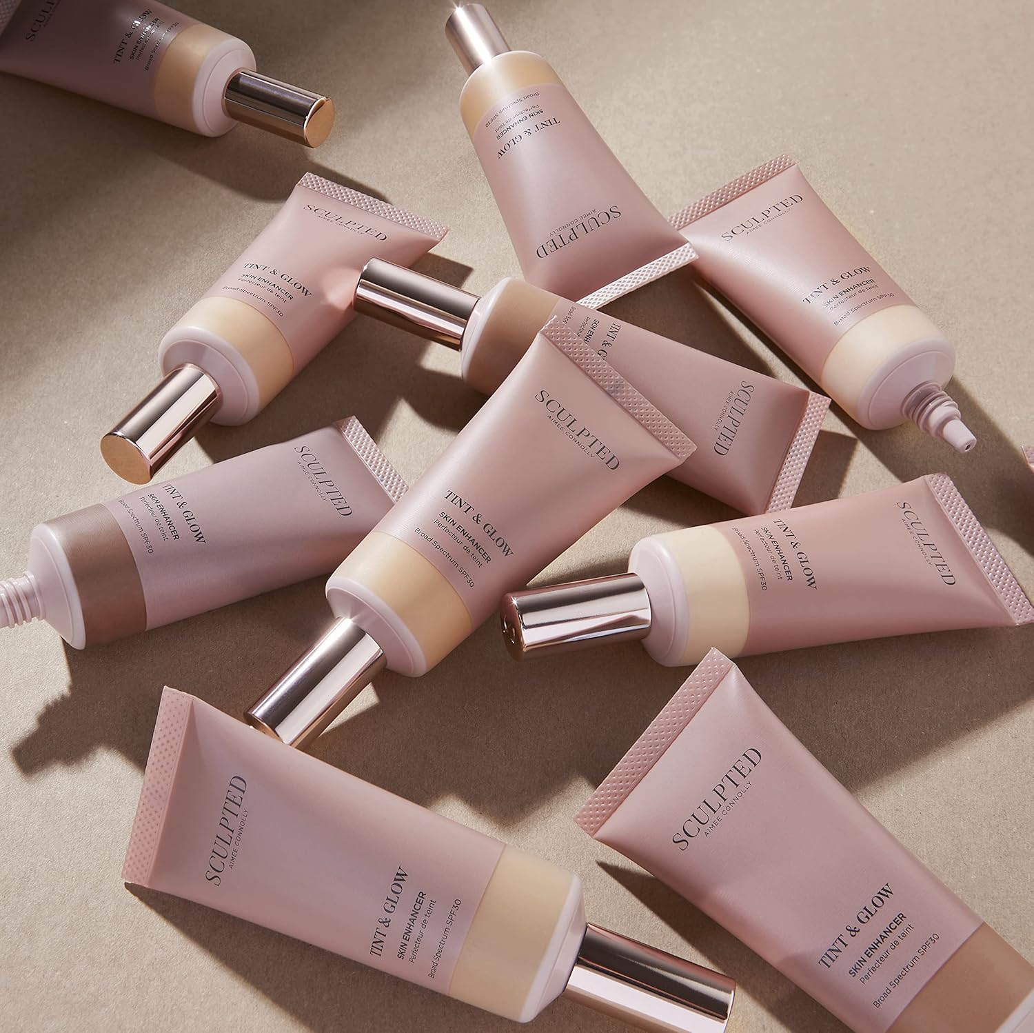 Tint & Glow Hydrating Tinted Moisturiser from Sculpted by Aimee – 45ml Cruelty-Free Moisturising Face & Skin Tint Enhancer with SPF 30, Blue Light Protection, Hyaluronic Acid & Niacinamide : Amazon.co.uk: Beauty