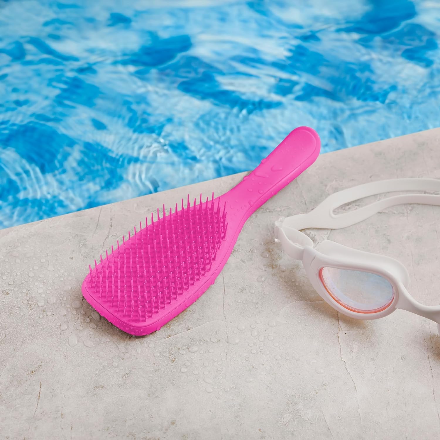 Tangle Teezer The Ultimate Detangler Hairbrush | For Wet & Dry Hair | Detangles All Hair Types | Reduces Breakage, Eliminates Knots | Two-Tiered Teeth & Comfortable Handle | Runway Pink : Amazon.co.uk: Beauty
