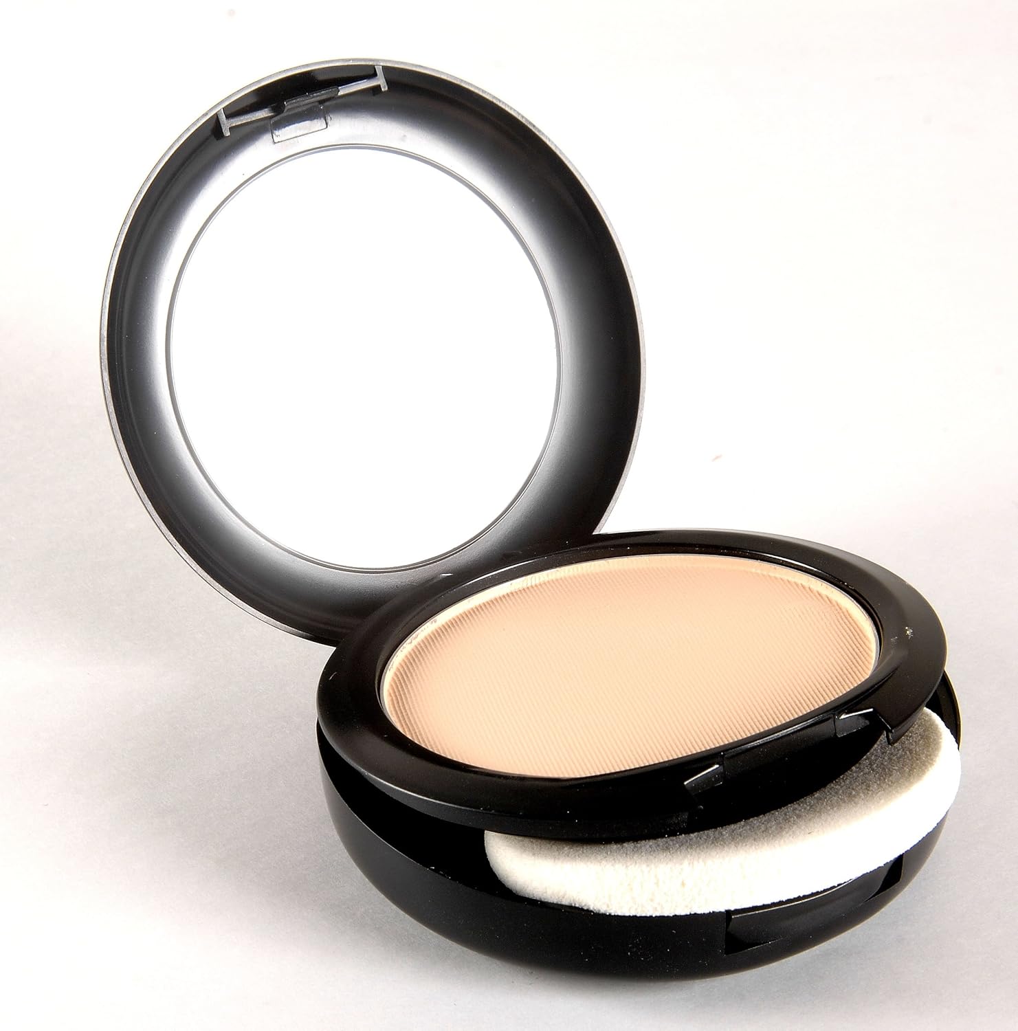 Mac Studio Fix Powder Plus Foundation 15Gr Nc15