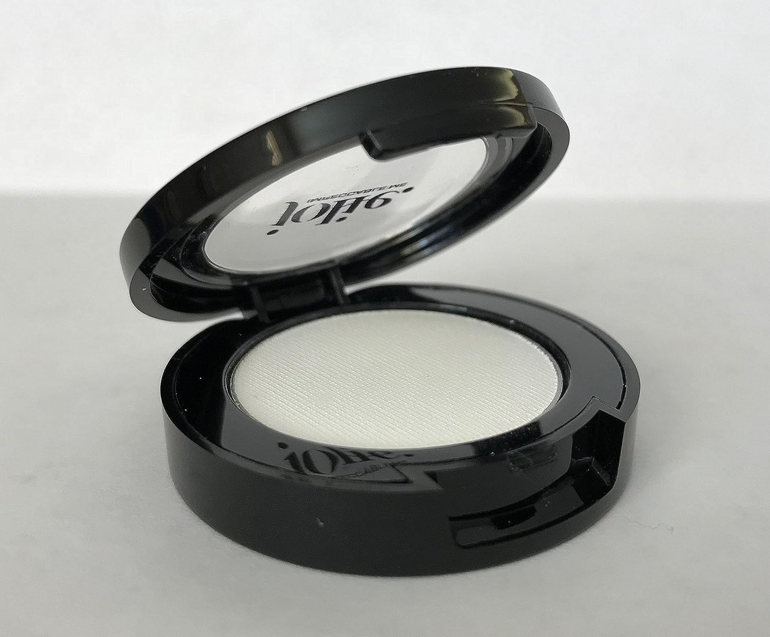 Jolie Matte Eye Shadow - Hypoallergenic - White