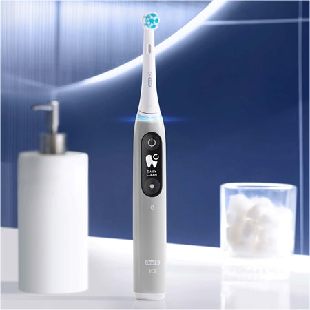 Oral B Io6 Electric Toothbrush With Bag