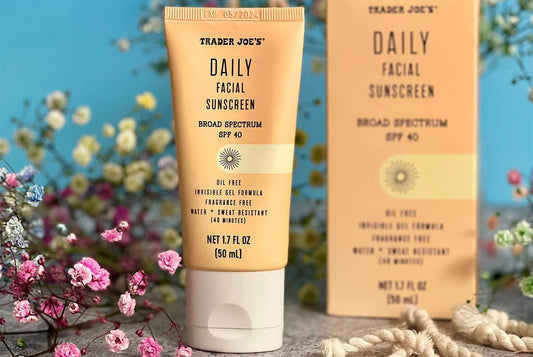 Trader Joe’s Daily Facial Sunscreen Broad Spectrum SPF 40 Oil Free Invisible Gel Formula Fragrance Free Water Sweat Resistant, 1.70   (Pack of 1)