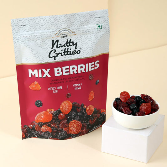 Nutty Gritties Mix Berries - Dried Black Currants Blueberries Strawberries And Cranberries - 200 Gms