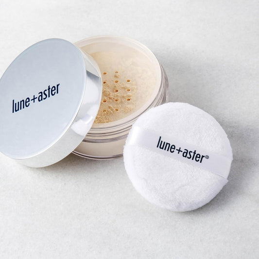 Lune+Aster PowerFinish Translucent Loose Powder - Talc-free, translucent loose powder blurs pores, sets makeup and helps control shine for a soft-focus effect